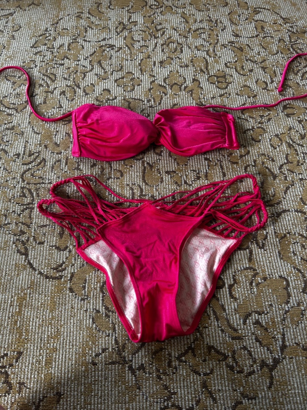 Victoria Secret bikini - Picture 2 of 3
